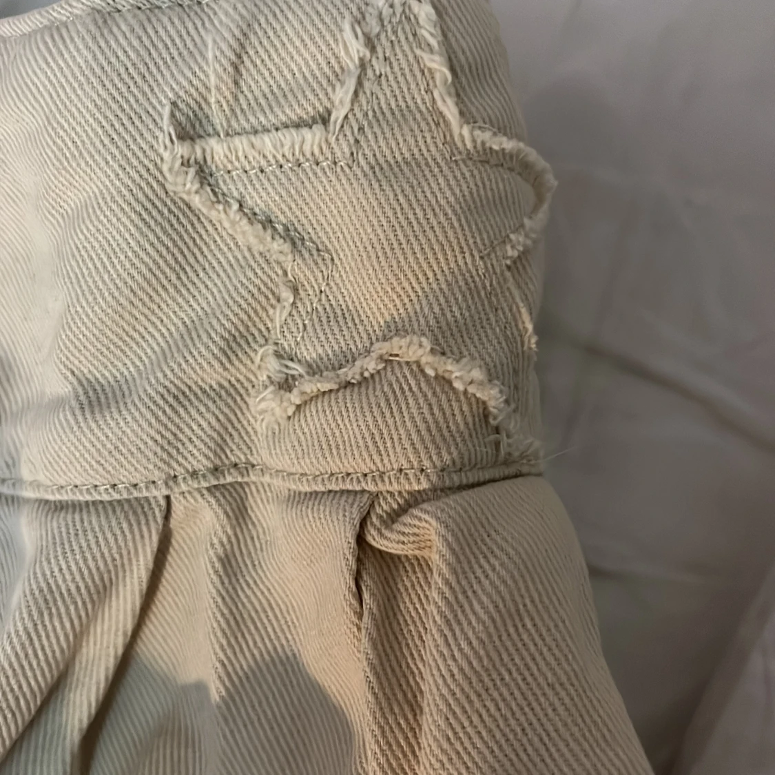 Beige kjol med stjärndetalj - 2