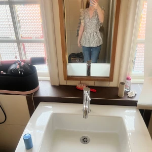 Superfin omlott blus💗 - Köpt från sellpy men inte använd många gånger av mig, säljer pga lite för stor, passar bra till sommaren, har du några frågor så kan du skriva💗