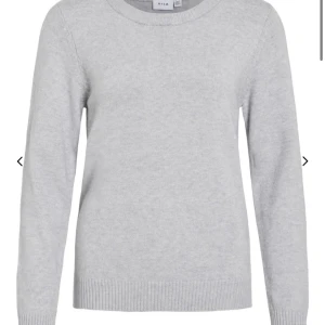 Rund hals stickad tröja - Rund hals stickad tröja, strl XS. Använd fåtal gånger, säljer pga jag inte använder den längre.