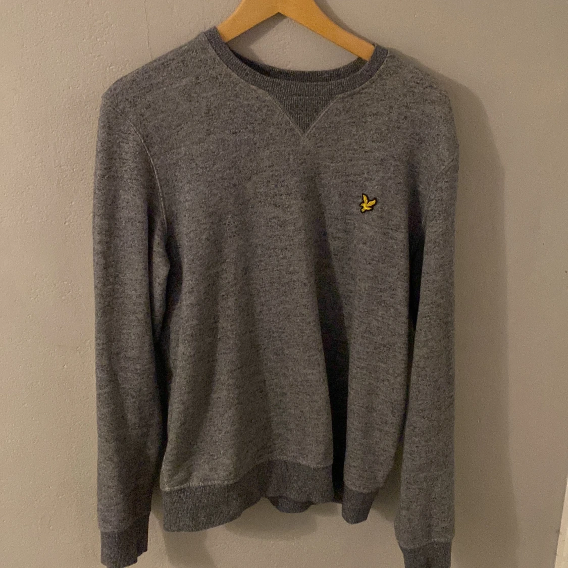 Grå tröja från Lyle & Scott