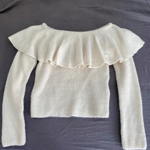 Beige stickad tröja från H&M - använd ett fåtal gånger och inga defekter 