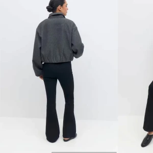 Svarta Jeans  - Jätte fina typ oanvända jeans från Gina i storlek 36🥰 nypris 500kr