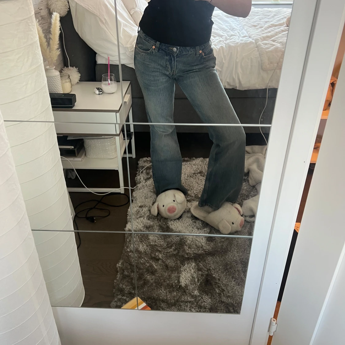 Blå bootcut jeans från weekday - 1