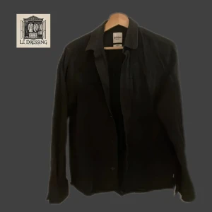 Dobber overshirt herr - En fin overshirt från dobber i ett fint skick. Overshirten är i storlek M.