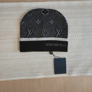 LV Beanie - Skriv om det finns några frågor!