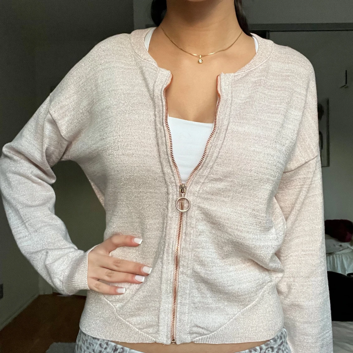 Glittrig ljus rosa tröja