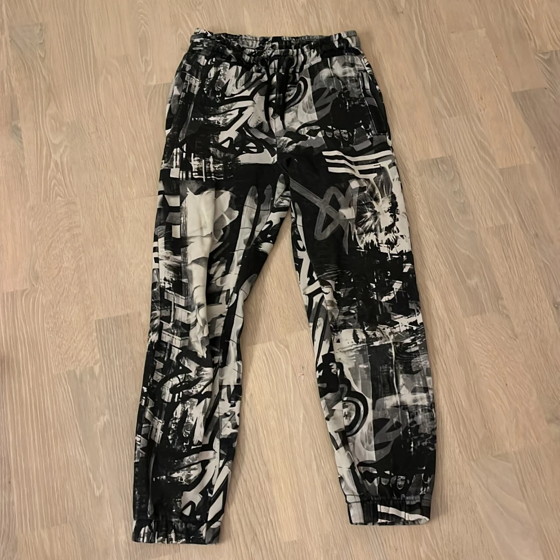 Mönstrade mjukisbyxor från Lindex