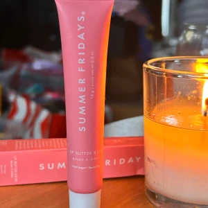Summer Fridays lip butter balm! - Summer Fridays lip butter balm "Pink Sugar". 15 g. Ny och oanvänd. 