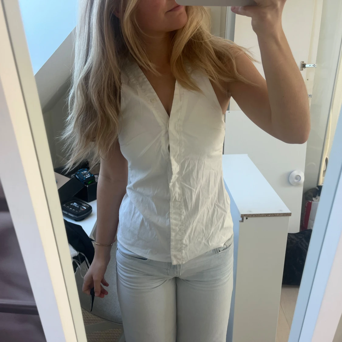 Vit ärmlös blus med knyt i ryggen