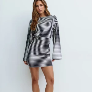 Set från gina 😇 oanvänt  - Säljer detta fina randiga set från gina tricot! Inte använt det, storlek S på båda delarna🥰