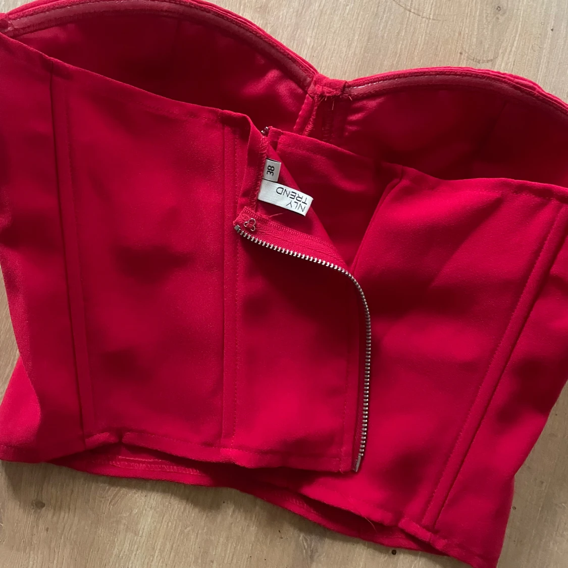 Röd korsettopp från NLY Trend - 1