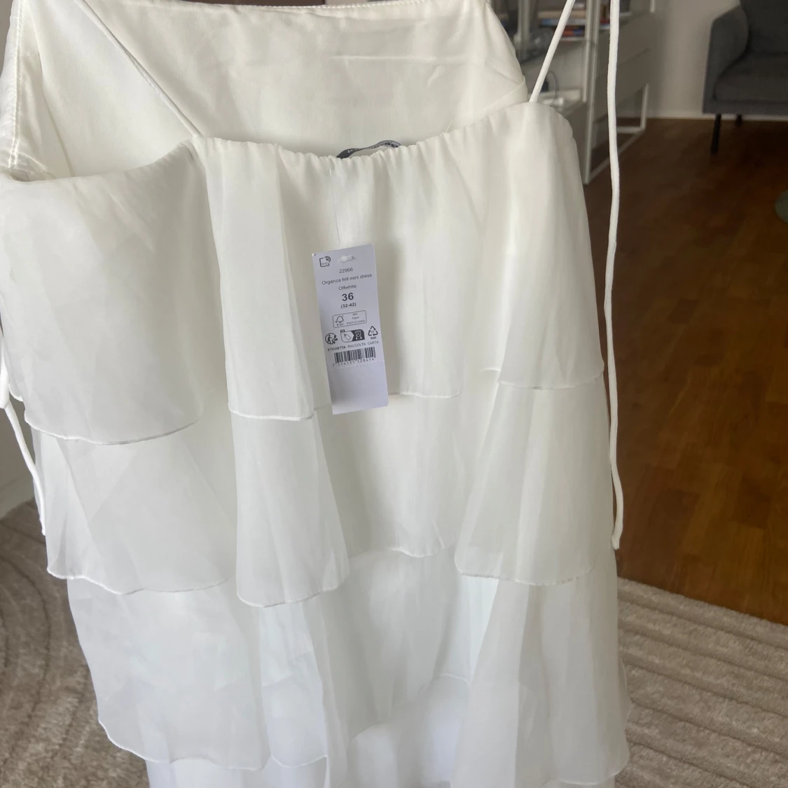 Vit studentklänning, stl 36 - 1