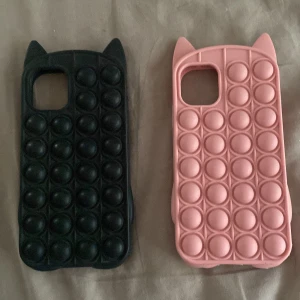 Mobilskal - Två matchande pop it skal med katt tema( iPhone 11)kommer kosta 50 kr st