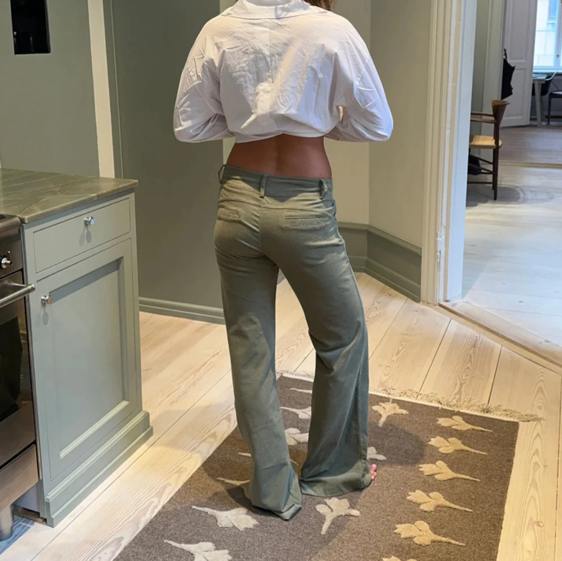 Olivgröna bootcut byxor - 1