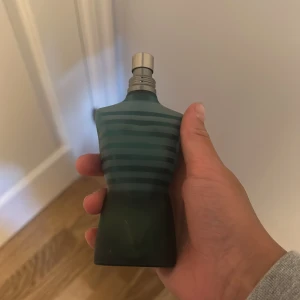 Jean Paul parfym  - Den är i ett bra sick, lite mer än halva kvar 