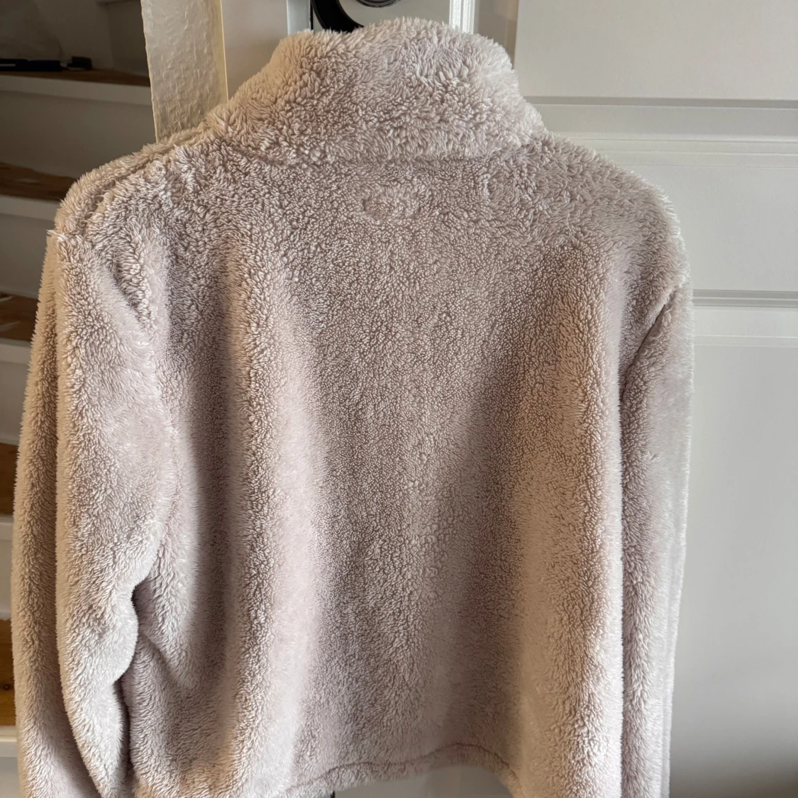 Beige teddyjacka från Bubbleroom - 1