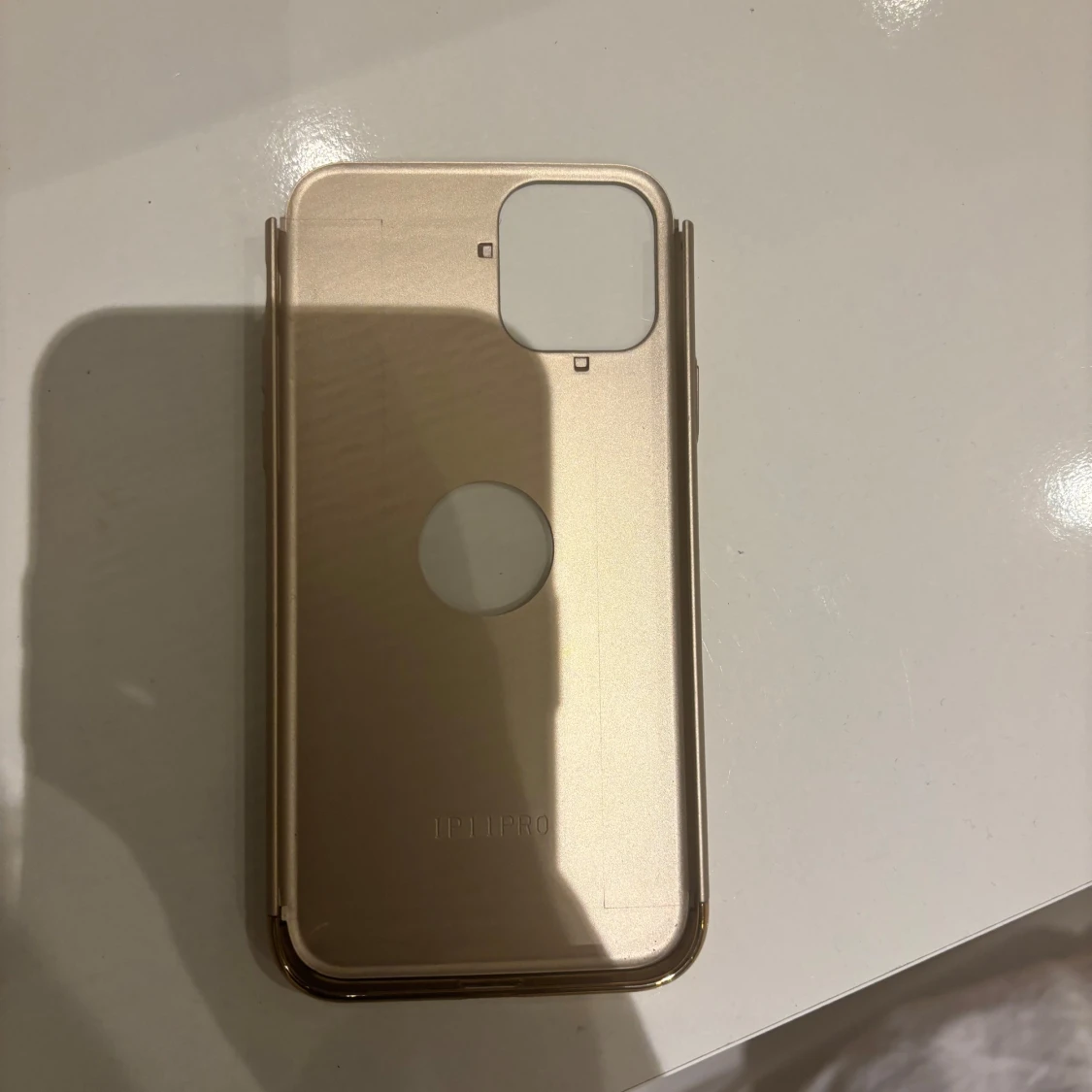 Guldig mobilskal till iPhone 11 Pro - 1