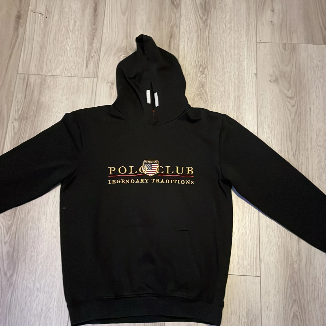 Svart hoodie från Vinson Polo Club