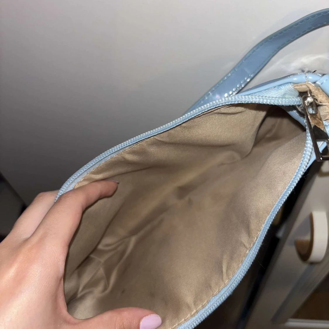 Ljusblå axelväska med kedjedetalj - 1