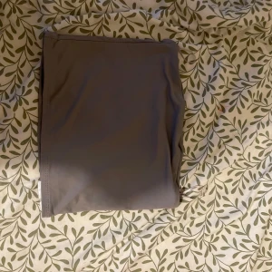 Grå enkel kortkjol - Grå tröja