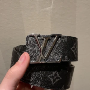 Svart bälte - Helt oanvänt. skriv för frågor! fler storlekar och färger i profilen!! 