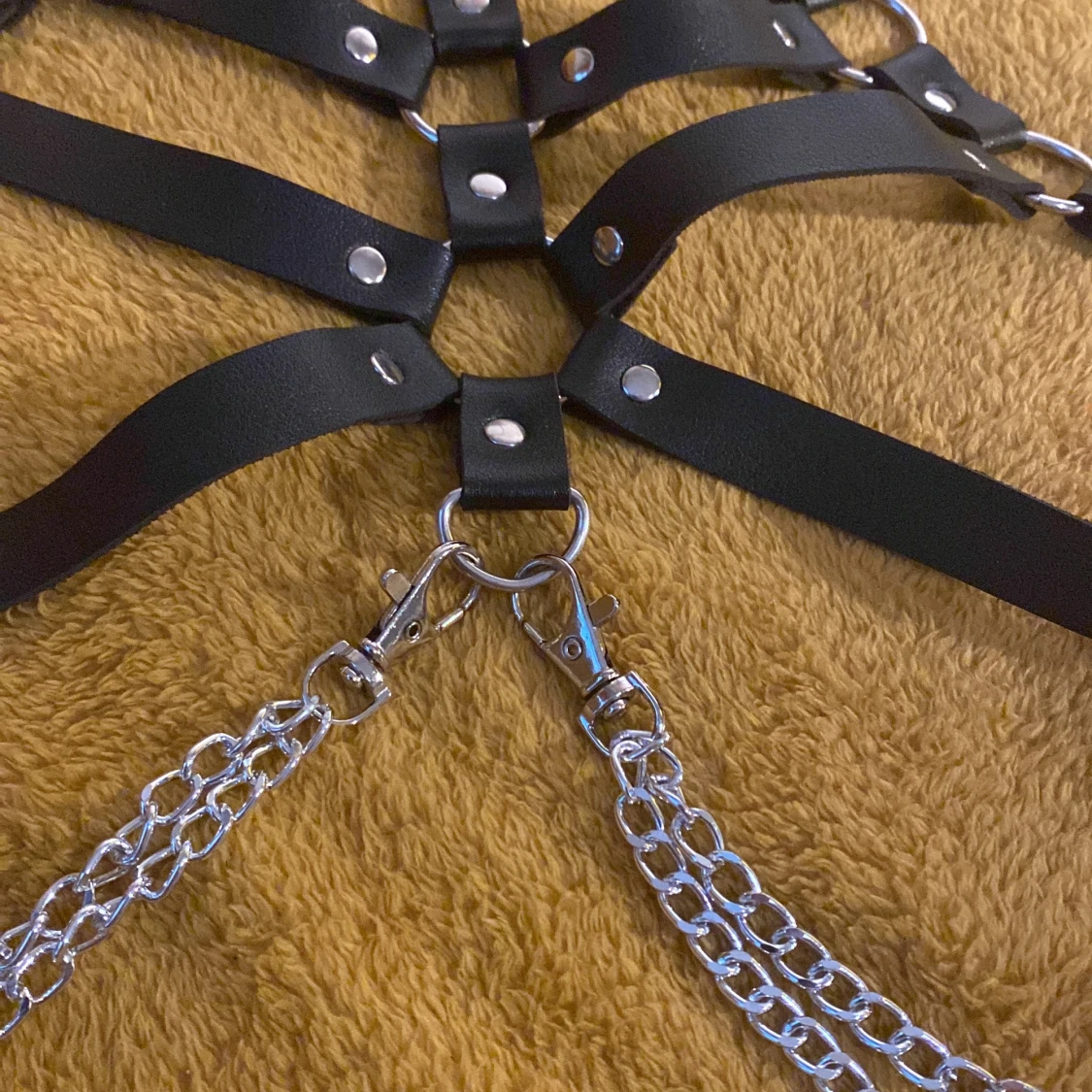 Svart harnessbälte med kedjor - 1