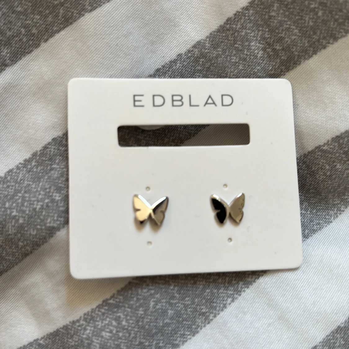 Fjärilsörhängen i silver från Edblad - 1