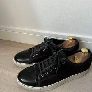 Lanvin cap toe sneakers - Lanvin sneakers använda 1-2 gånger utomhus, annars som nya 