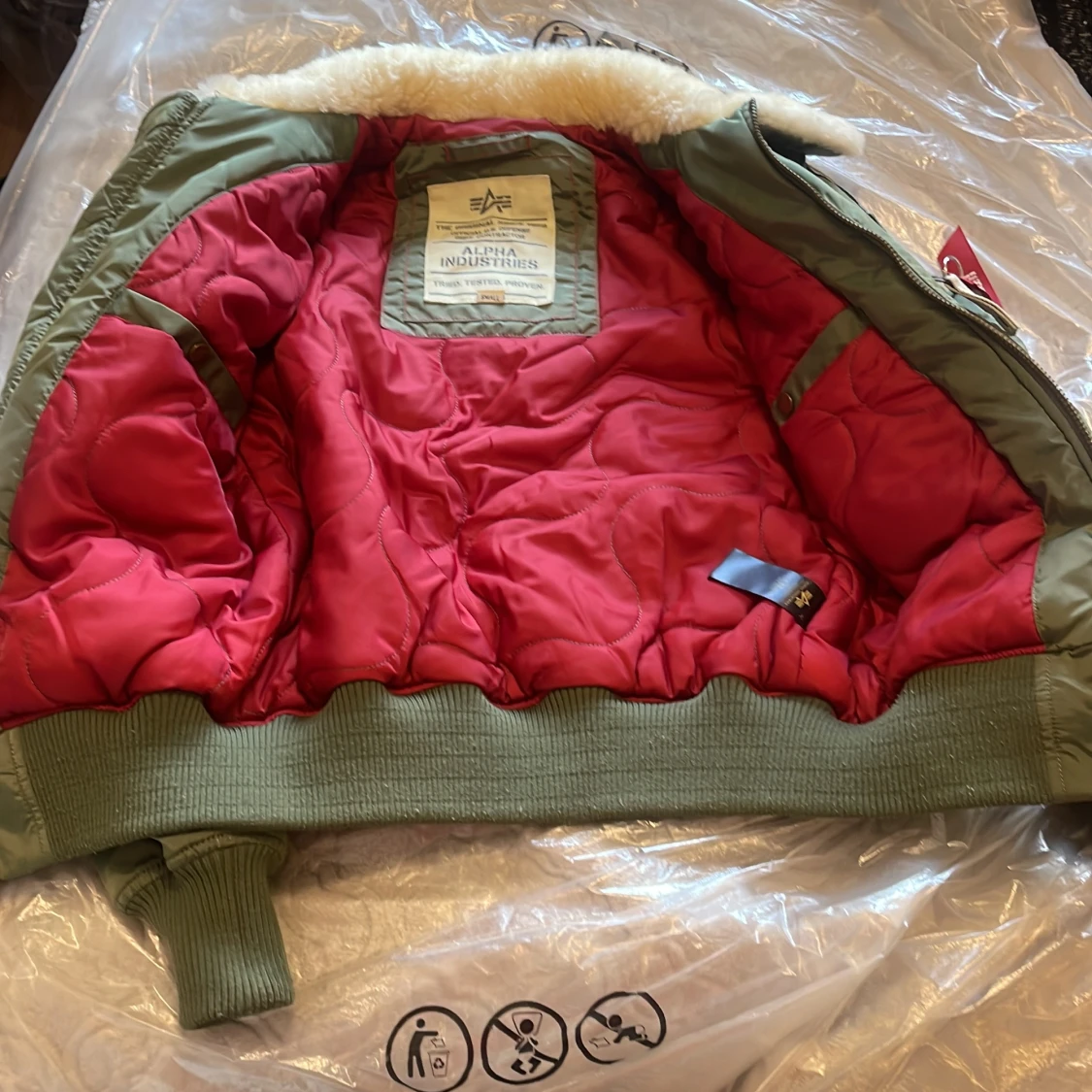 Alpha Industries grön bomberjacka S - 3