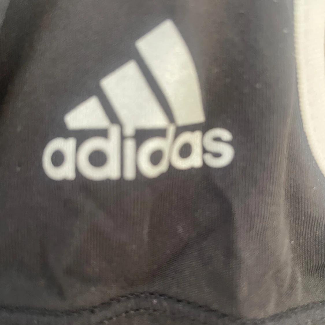 Svart linnetopp från Adidas Clima365 - 2