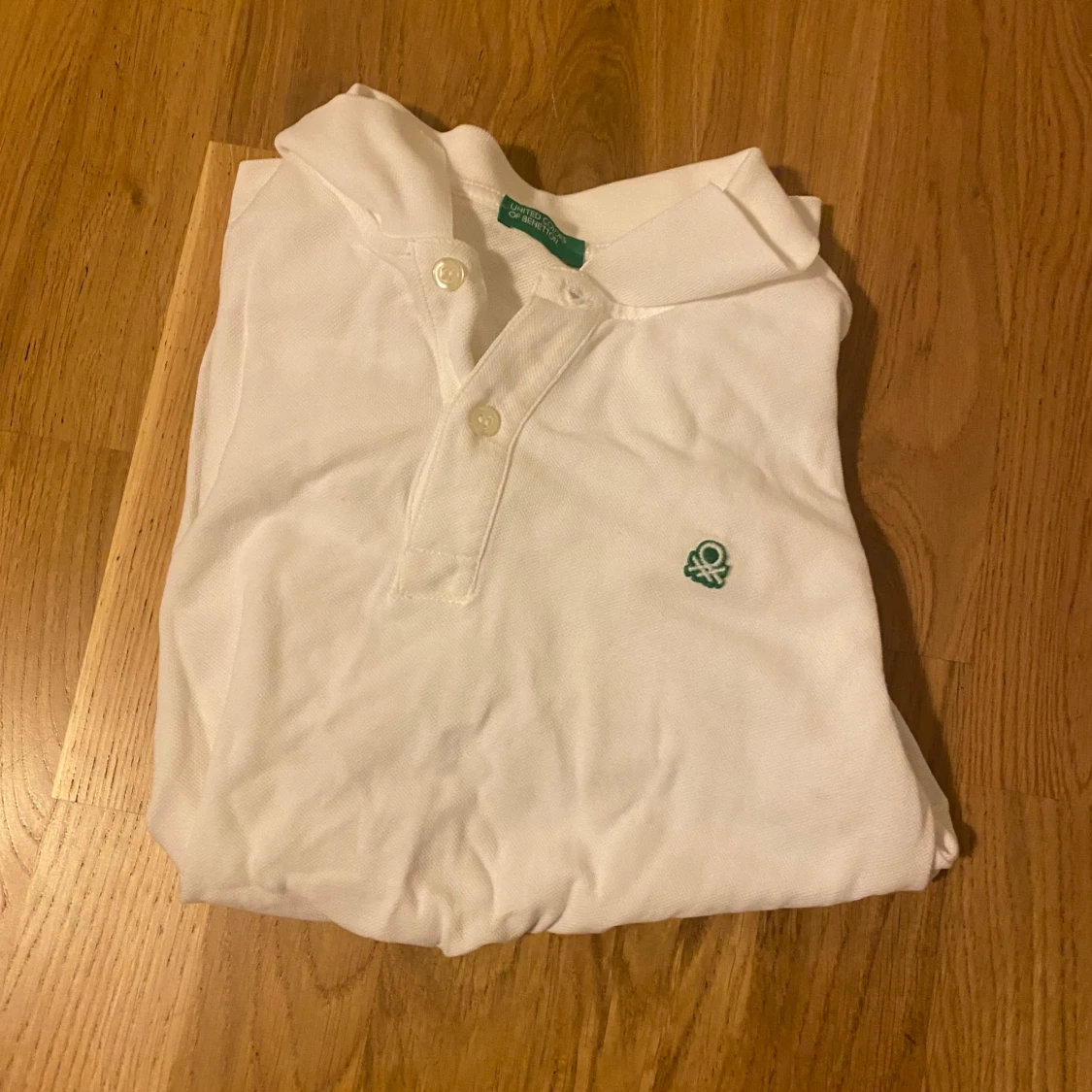 Vit pikétröja från Benetton