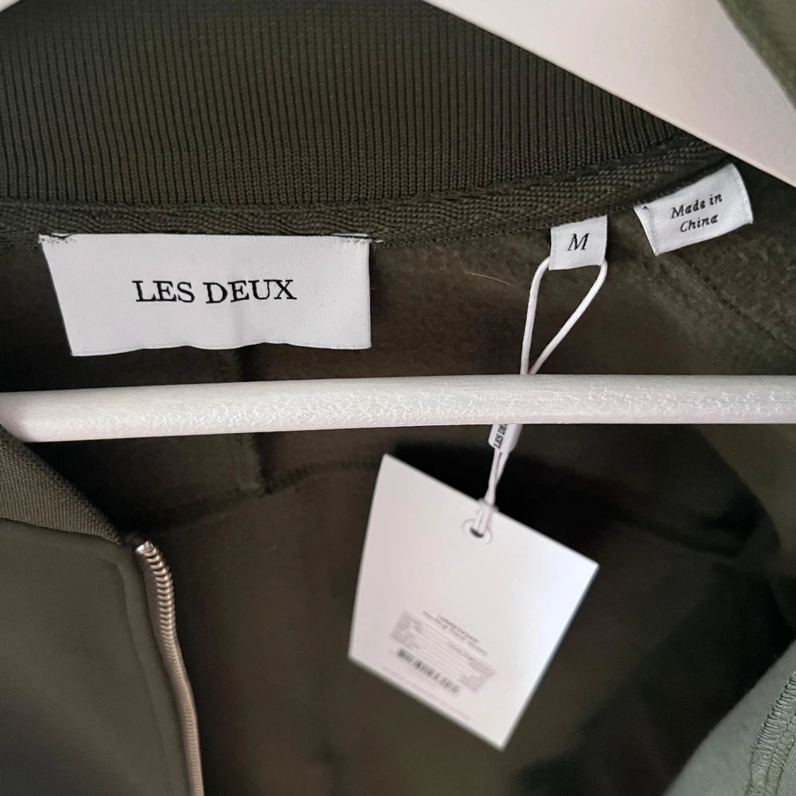 Olivgrön track jacket från Les Deux - 3