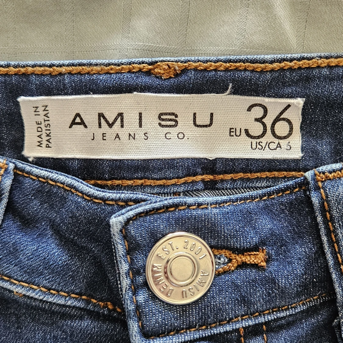 Mörkblå jeansshorts från Amisu - 2