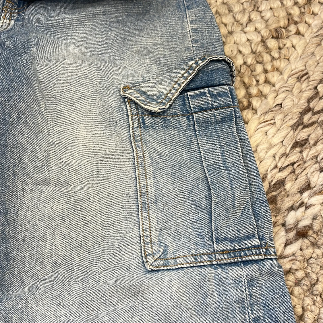 Blå cargojeans från H&M Divided - 3