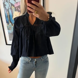 Mörkblå blus - Mörkblå blus, från Gina Young men motsvarar storlek xs