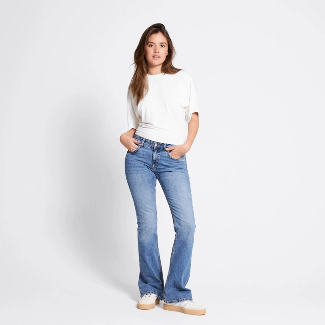 Vit loose-fit t-shirt med kort ärm - 2