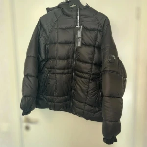 C.P. Company D.D shell puffer jacket - Cp company D.D shell puffer jacket. Storlek M, tags kvar, perfekt skick.👌🏼