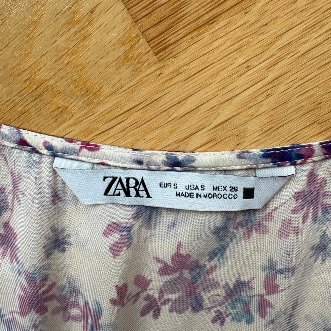 Blommig kortklänning - 3