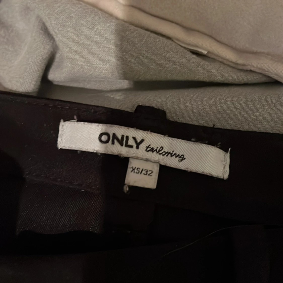 Svarta kostymbyxor från ONLY XS - 1