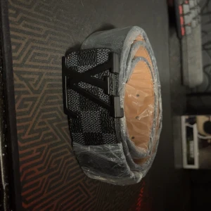 Iv bälte - Helt ny oanvänd med nål. 105cm