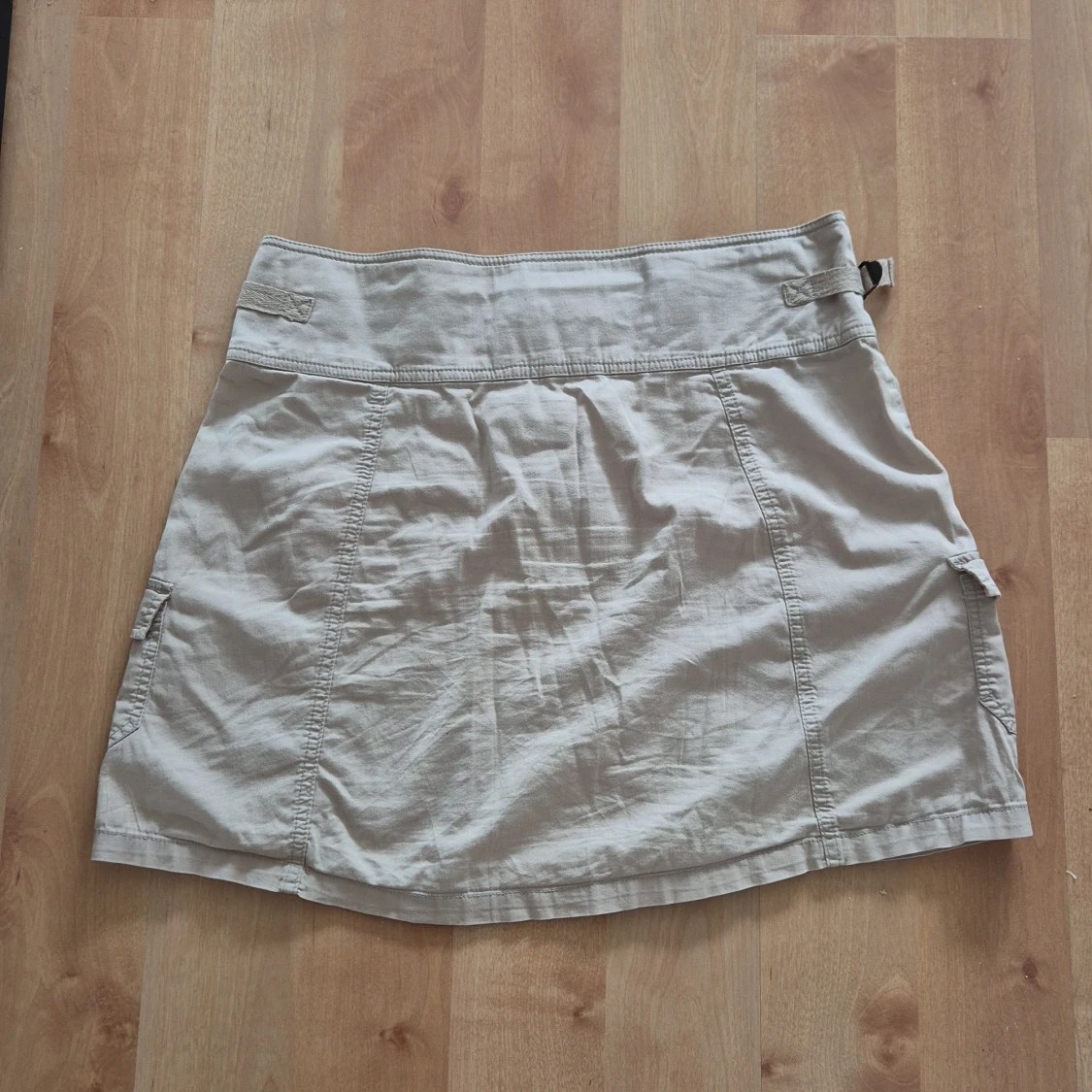 Beige kortkjol från Bondelid - 1