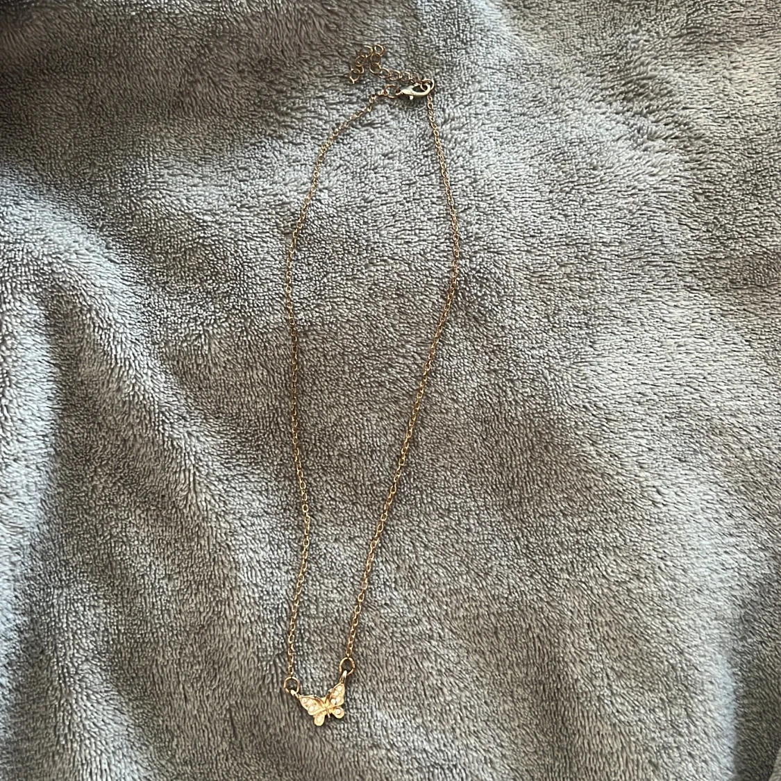 Guldigt fjärilshalsband  - 1