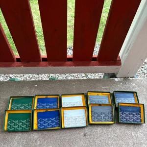  Go4ard korthållare   - Säljer nu många Go4yard korthållare för endast 250kr styck om man köper bulks så blir det billigare. Det som finns : 2 Mrökblå korthållare ,2 vita korthållare , 2 gråa korthållare , 2 blåa korthållare , 2 gröna korthållare , skriv vid några frågor 😊