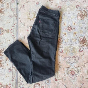 LEVIS 502- W32 L24 - Säljer dessa feta Levis 502 i W32 L34. Kontakta vid intresse. 