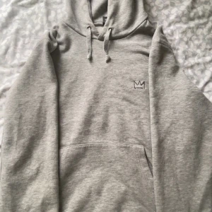  Grå hov1  hoodie - Grå jätte snygg, bekväm hov1 Hoodie i storlek S. Mycket bra skick och jätte fin💕