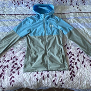  Under Armour -  Helt ny använd 2 gånger köpt för 2 tussen kr