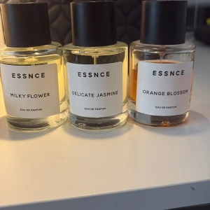 Parfymset från Essnce -  Tre underbara dofter från Essnce: Milky Flower och Delicate Jasmine är oanvända (endast testade) och säljs för 250 kronor styck och Orange Blossom är såld