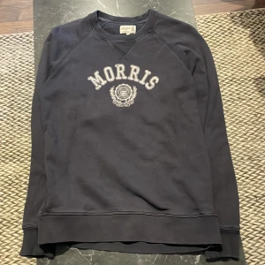 Morris tröja - Morris tröja, använd mycket fast fortfarande bra skick. Skick 7/10 de enda slitaget är att färgen är lite annorlunda.  Inte sönder på något ställe eller skadad på något annat sätt.