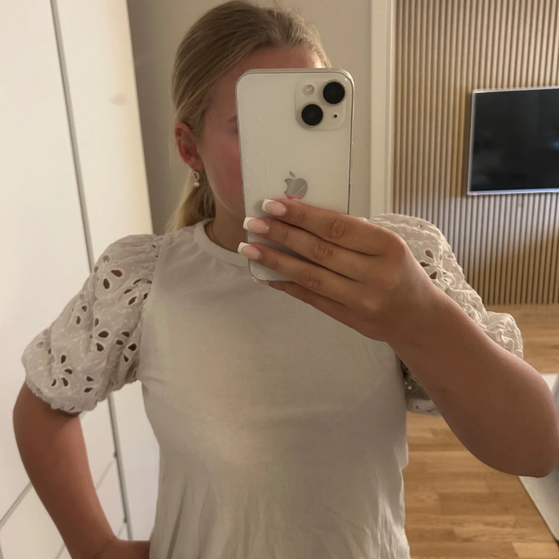 Vit topp med spetsärmar - 1