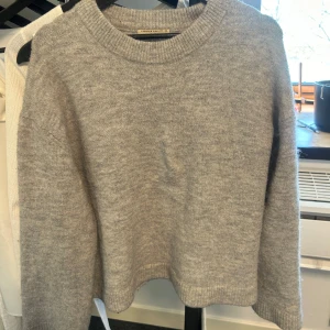 Stickad tröja från gina - Superfin stickad tröja från Gina🌟